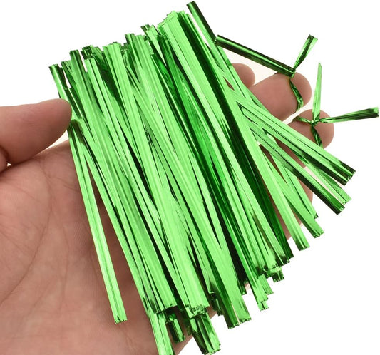 HAHIYO 300Pcs 4 inches Green Metal Twist Ties Bread Candy Coffee Bag Ties Plant Garden Twist Ties for Cellophane Treat Bags Gift Wraping Bags Plastic Bags Halloween Party Cake Present Art Crafts