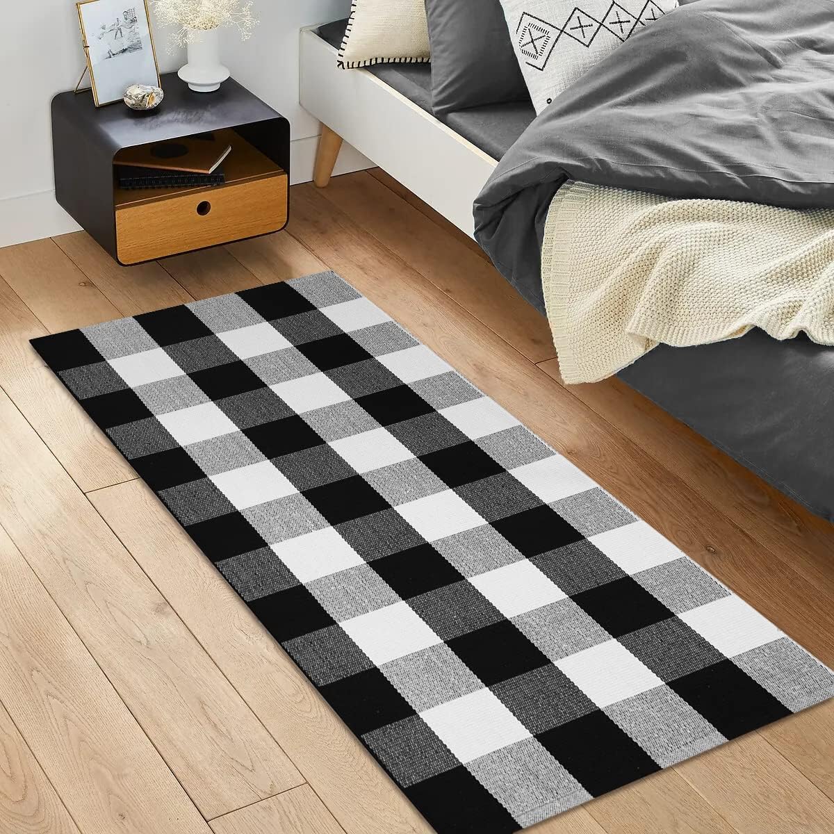 IOHOUZE Buffalo Plaid Checkered Rug 2x4.3 Ft Front Door Mats, Washable Area Rugs for Front Porch Decor, Spring Summer Welcome Mats Outdoor, Black White Rug for Farmhouse/Entryway/Home Entrance